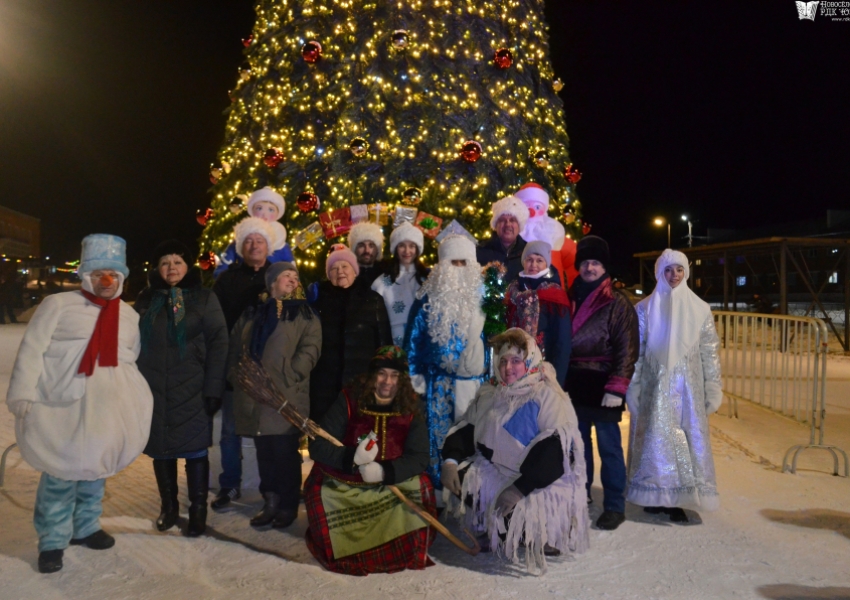 А у нас новый год! Ёлка в гости всех зовет
