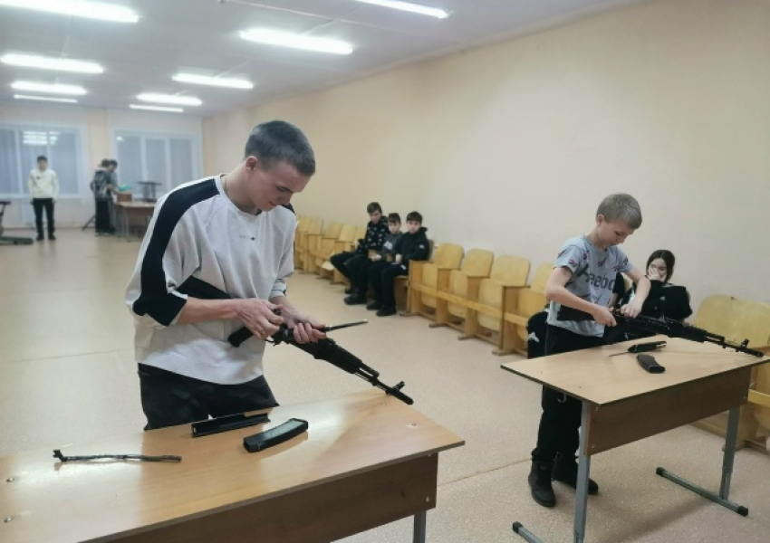 Мы будущие защитники, мы бравые, мы удалые