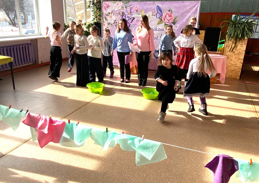 Конкурсная программа «Классные девчонки»