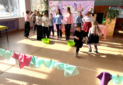 Конкурсная программа «Классные девчонки»